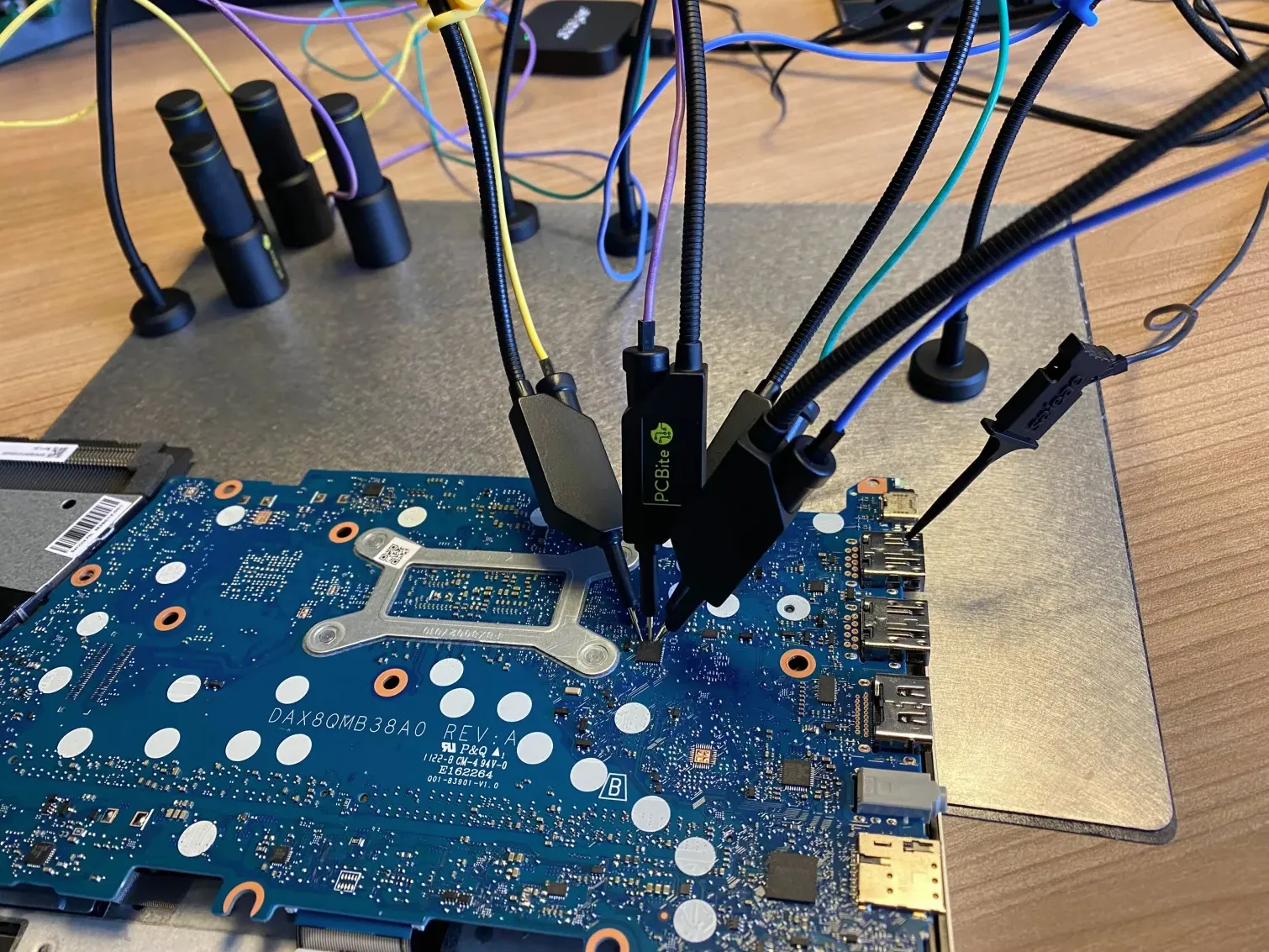 PCBite kit sniffing tpm chip from HP ProBook